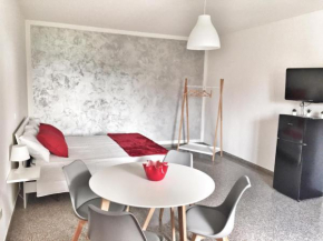 Red Tower Venice Apartment - 2 mins from VCE Airport- free Wifi Tessera